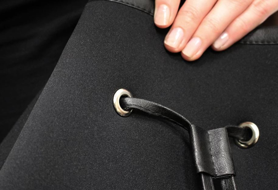 Priechodka skrutkovacia vnútorný Ø8 mm / vonkajší Ø16 mm / kus (obe strany)